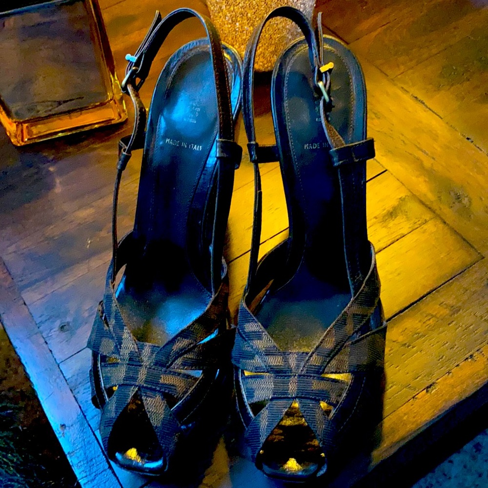 Lovely Fendi Pump open toe shoes.